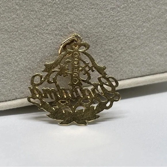 Number One '#1' Grandma 14K Yellow Gold Filigree Pendant